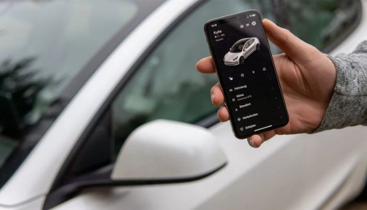 Tesla app 4.62 adds iPad support in 2 columns