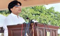 Interior minister braves threat to address labourers