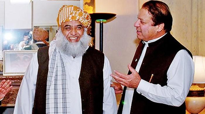 Nawaz backs Fazl’s Azadi March