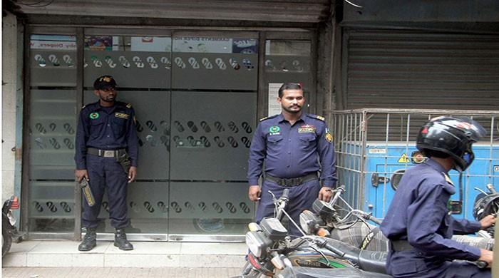 Dacoits rob Rs10m from bank, kill bank security guard - Vimarsana News