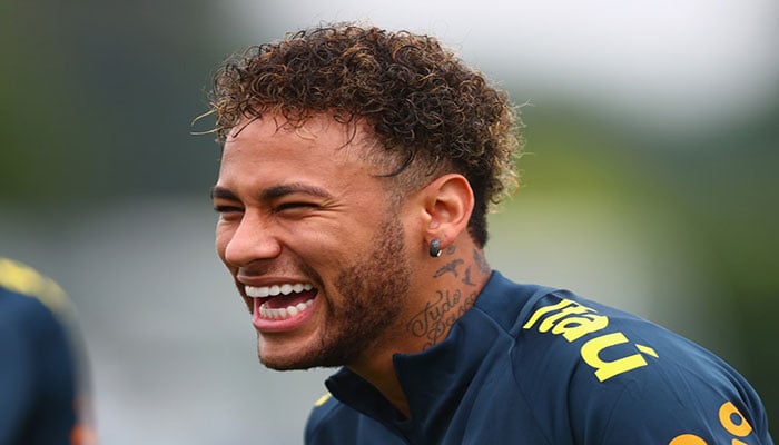 Neymar laughs off reports of New Year’s party for 500