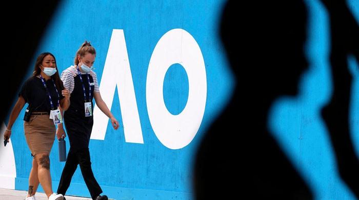 Virus, isolation and complaints: chaotic build-up to Aussie Open - Vimarsana News
