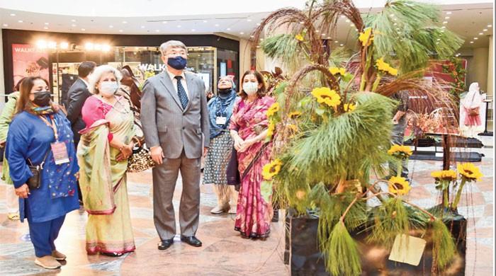 Expressing hope through flower arrangements - Vimarsana News