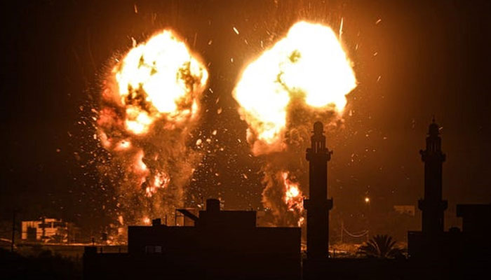 Palestinian woman shot dead by Israeli troops: Israeli strikes Gaza Strip in response to incendiary balloons