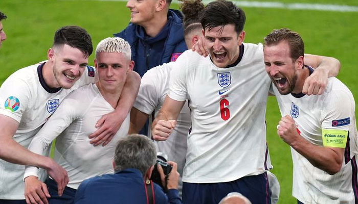 England make it to Euro 2020 finals 2-1