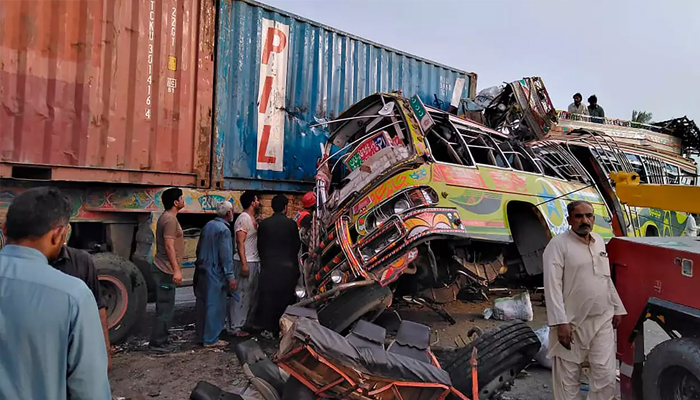 33 die, 40 injured as bus collides with truck near DG Khan