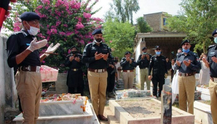 Rich tributes paid to fallen KP cops on Martyrs Day