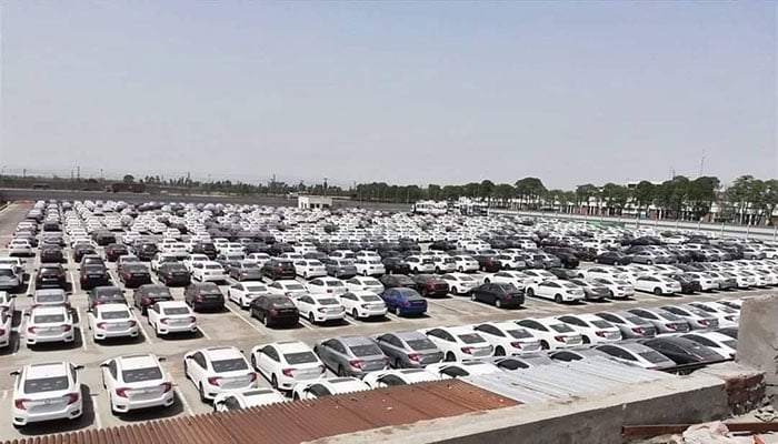 ‘Own Money’ from customers: Govt may penalise manufacturers if cars not delivered in 60 days