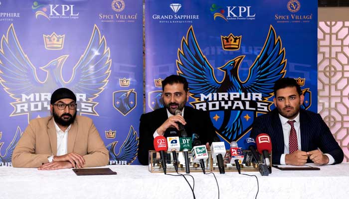 Monty Panesar briefing media in UK about Indian threats.