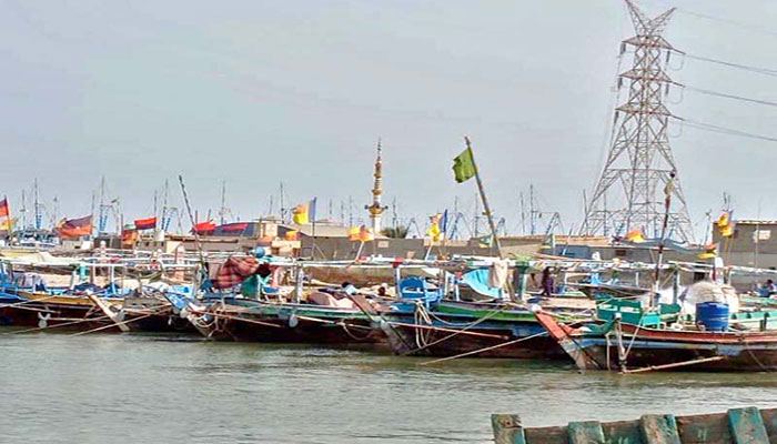 Fishermen protest at Karachi harbour