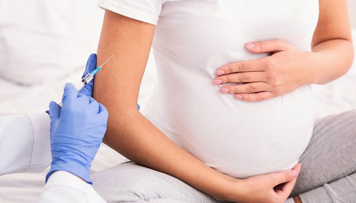 Experts advise pregnant women to get themselves vaccinated against Covid-19