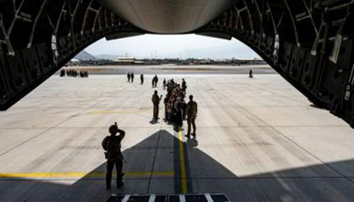 US lawmakers violate orders with trip to Kabul during airlift