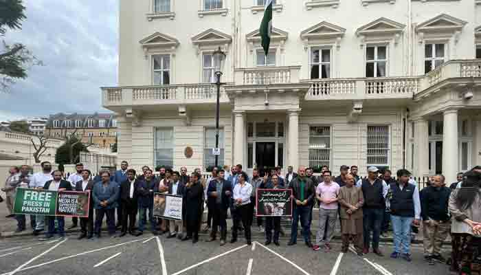 Pakistani journalists stage protest outside Pakistan High Commission in London.