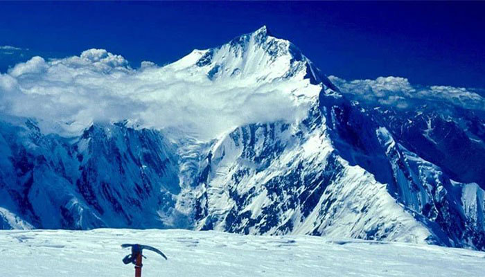 Rescue operation begins for three stranded mountaineers