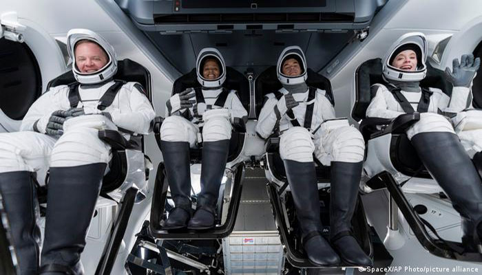 SpaceX tourist crew
