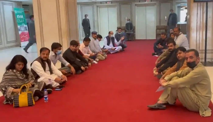 Journalists boycott NA session over closure of press gallery
