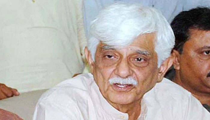 Senators slam decision to sack 20,000 employees