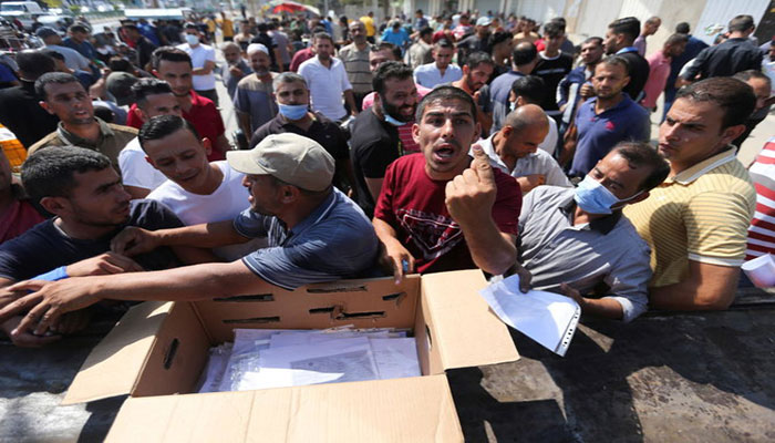 Thousands of Gazans apply for Israeli work permits