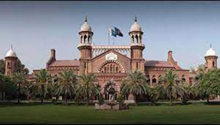 Govt employees freed after plea bargain: LHC seeks reply from NAB chairman, others