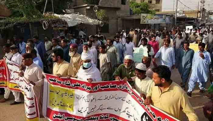 Villagers berate Sindh govt for not altering Malir Expressway’s route