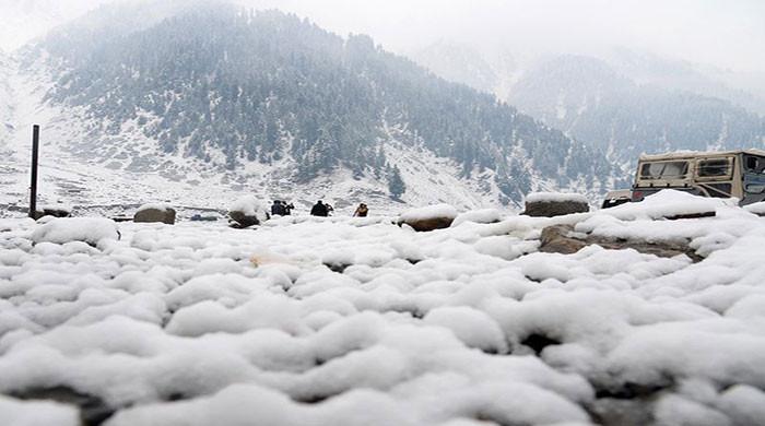 Upper Kaghan Valley receives heavy snowfall