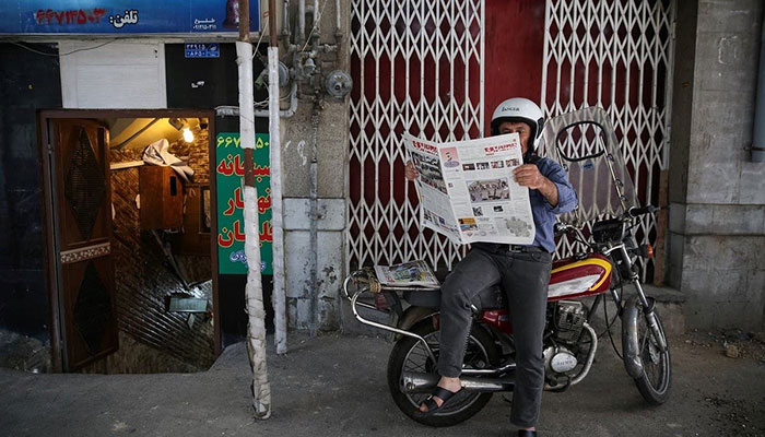 Iran menangguhkan surat kabar