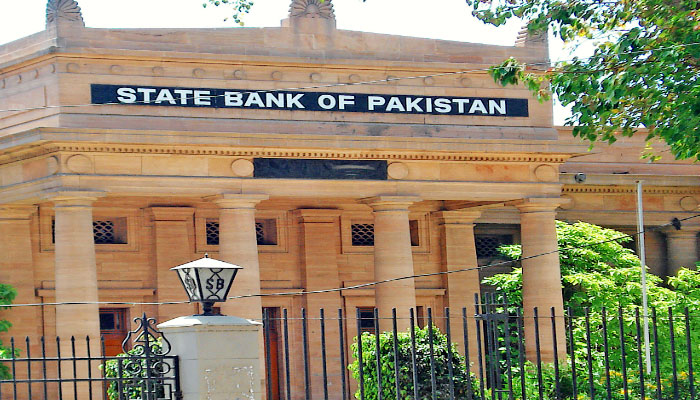 SBP menaikkan persyaratan cadangan bagi bank untuk mengekang inflasi