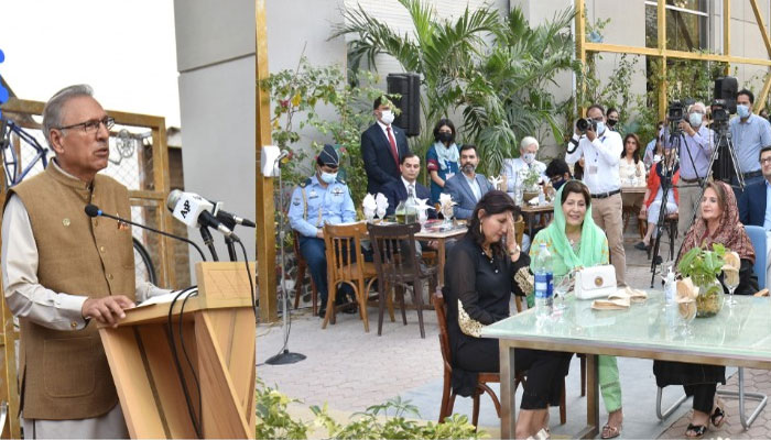 President Alvi for teaching children analytical skills to face today’s world