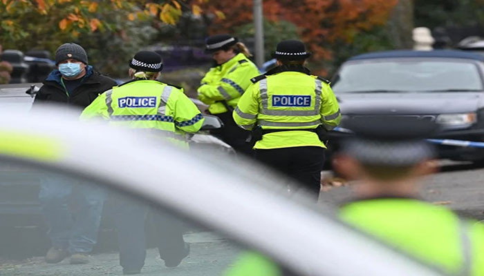 Empat orang ditahan karena ledakan ‘teroris’ taksi Liverpool