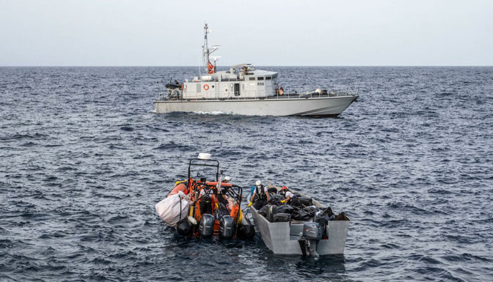 Sepuluh mayat ditemukan di kapal migran