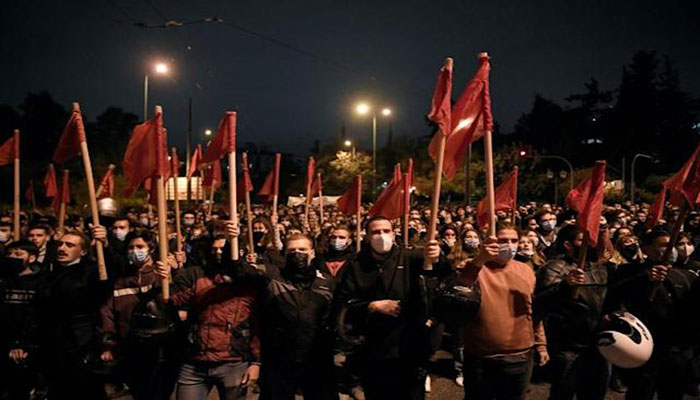 Ribuan protes di Athena pada peringatan pemberontakan anti-junta