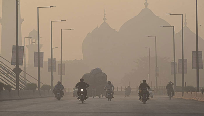 Situasi kabut asap: Pemerintah Punjab diperintahkan untuk memastikan kehadiran 50 orang di kantor-kantor swasta