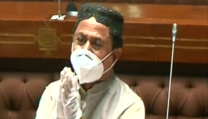 Ruckus in PA as Haleem brings megaphone ‘to be heard’