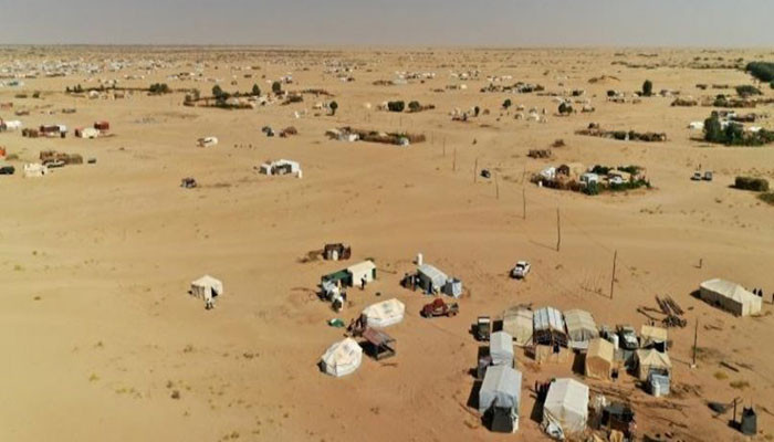 Keluarga Yaman yang melarikan diri menghadapi musim dingin gurun