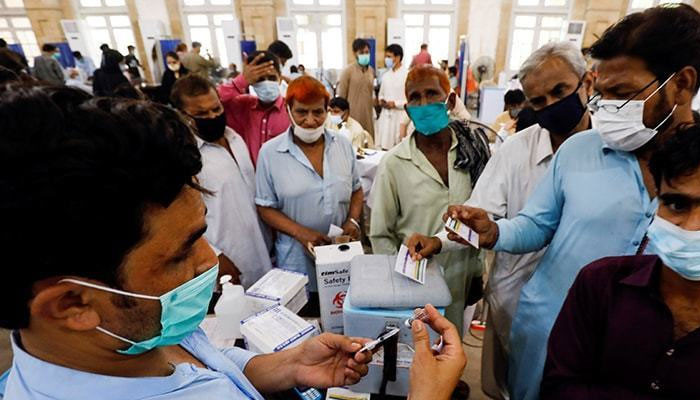 Sindh announces new SOPs as Omicron threat looms large - Vimarsana News