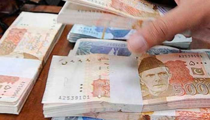 Rupee weakens to fresh record low