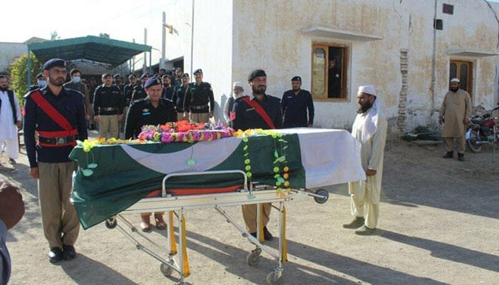 Cop on polio duty martyred in Tank