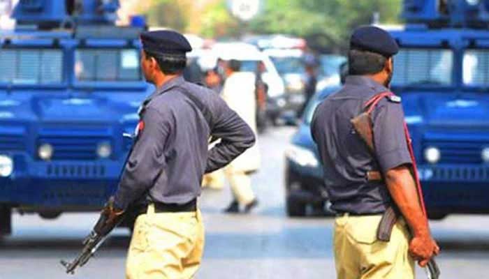 Two extortionists killed, cop injured in Peshawar encounter
