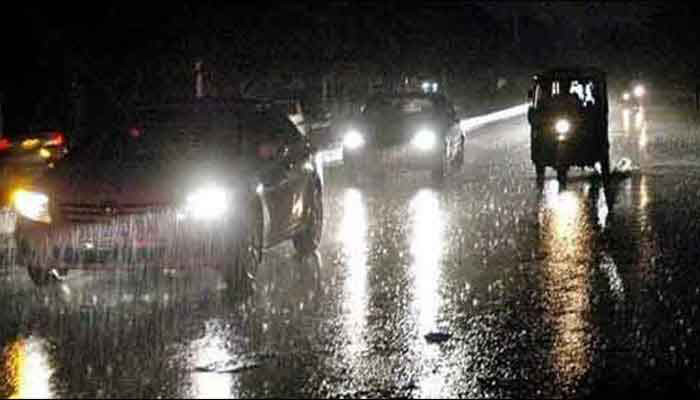First winter rain in Karachi irks citizens due to power cuts - Vimarsana News