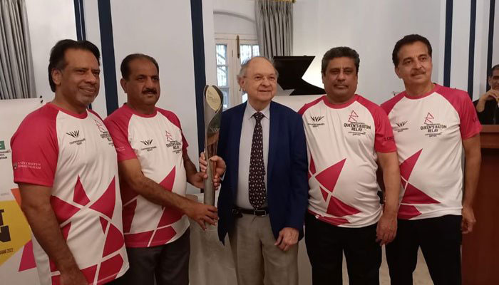Queen’s Baton handed to Pakistan sports stars