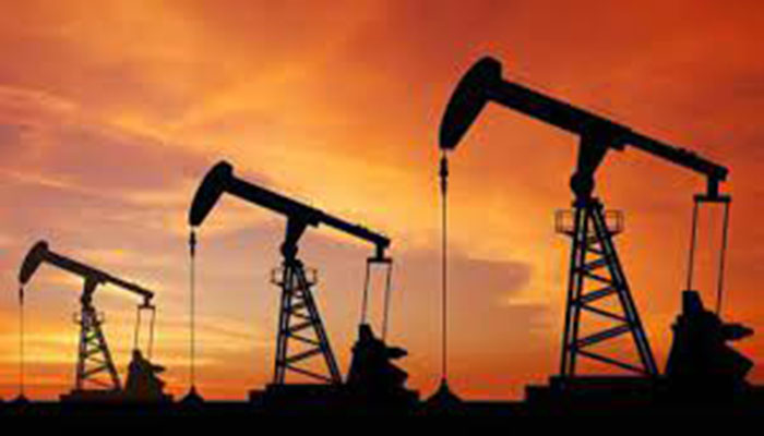 A representative image of oil drilling.