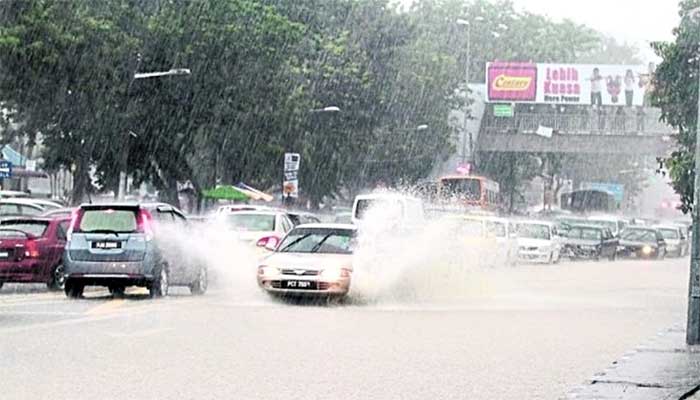 Puddles of rainwater cause hardships for motorists