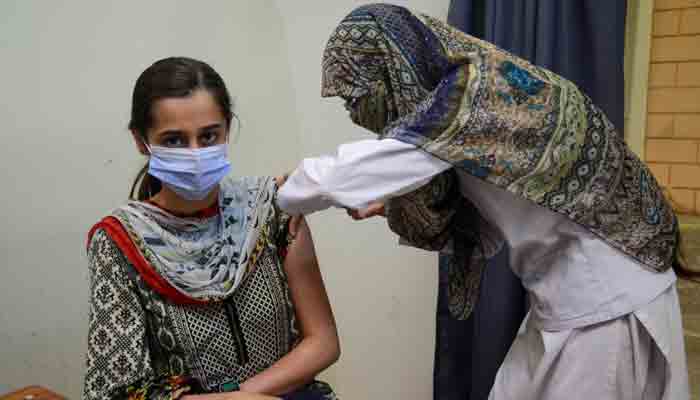 Door-to-door vaccination planned for women as Omicron spreads fast in Karachi
