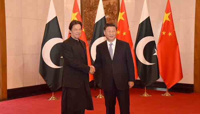 Prime Minister Imran Khan shakes hand with Chinese President Xi Jinping. -APP file