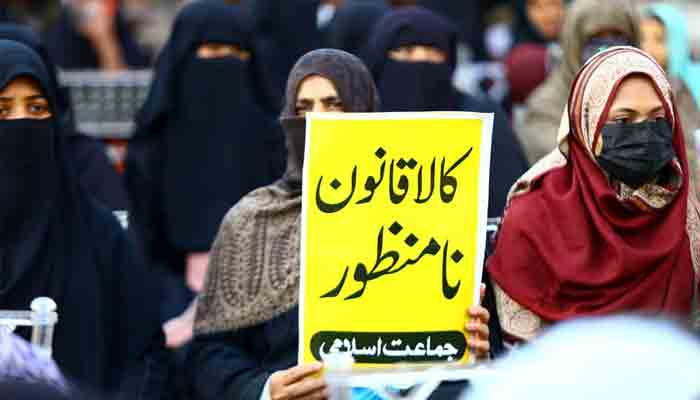 Leaders and members of Jamat-e-Islami (JI) are holding a sit-in against the Sindh Local Government Amendment Bill and provincial government outside the Sindh Assembly building in Karachi on Sunday, January 09, 2022. -PPI