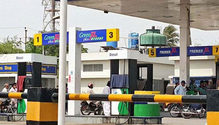 Harga bensin naik 55,22 persen selama masa pemerintahan PTI