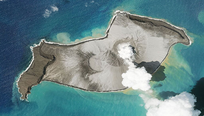 Shock waves may have caused volcano tsunami