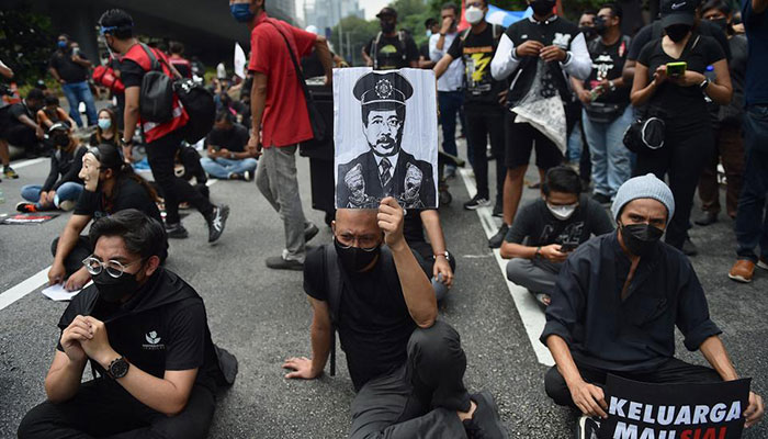 Malaysians demand resignation of anti-graft chief