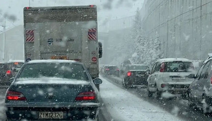 Thousands rescued from highway after snowstorm hits Greece