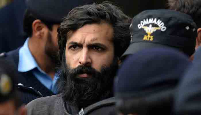 Pakistani-American Zahir Jaffer (C), convicted to murder his girlfriend, Noor Mukadam, arrives in a court before the case verdict in Islamabad on February 24, 2022. Jaffer, 30, attacked Mukadam at his Islamabad home in July last year after she refused his marriage proposal -- torturing her with a knuckleduster and using a sharp-edged weapon to behead her. -AFP